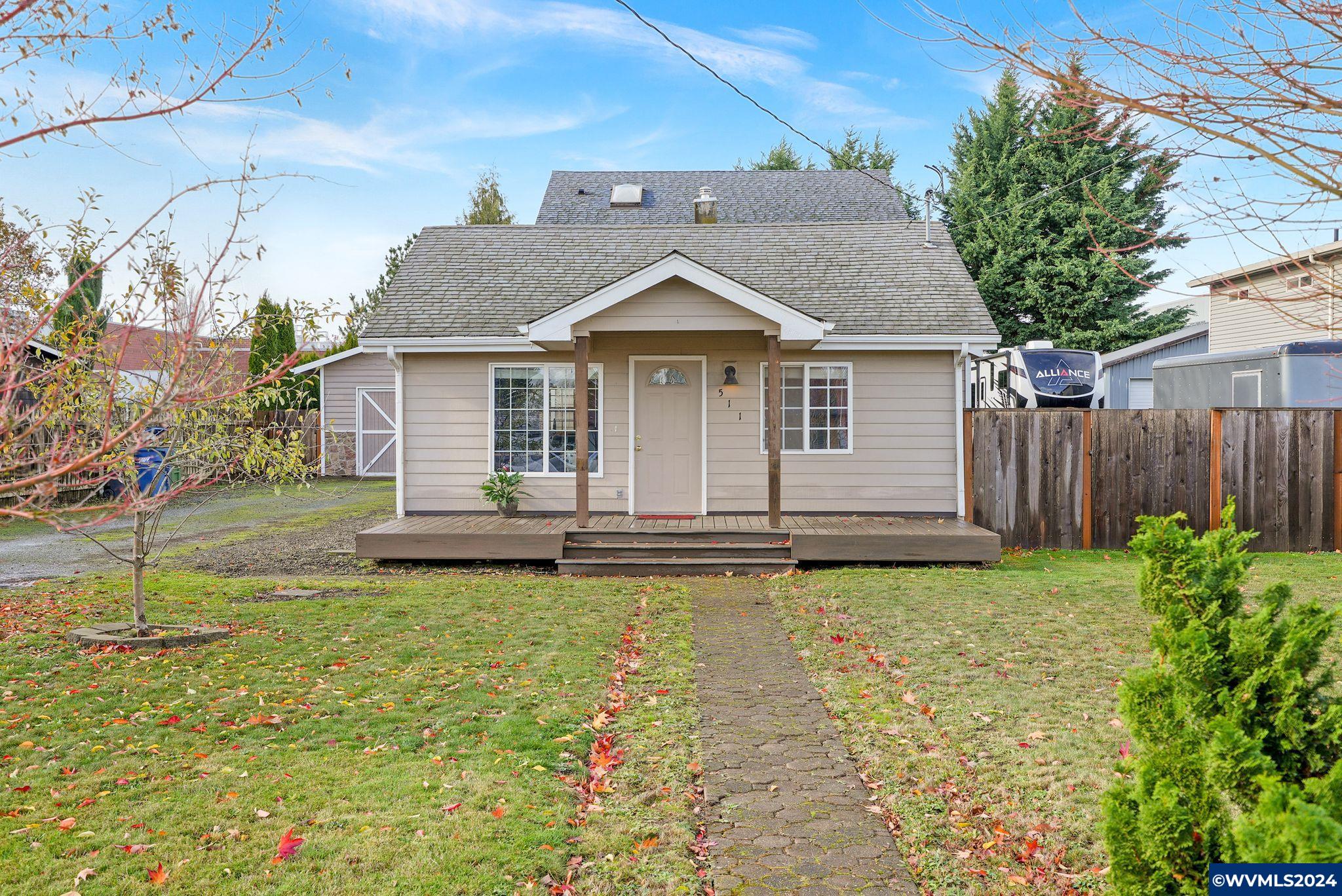 511 Grant Street Silverton, OR 97381 - Photo 3 of 44 Gallery Image 3