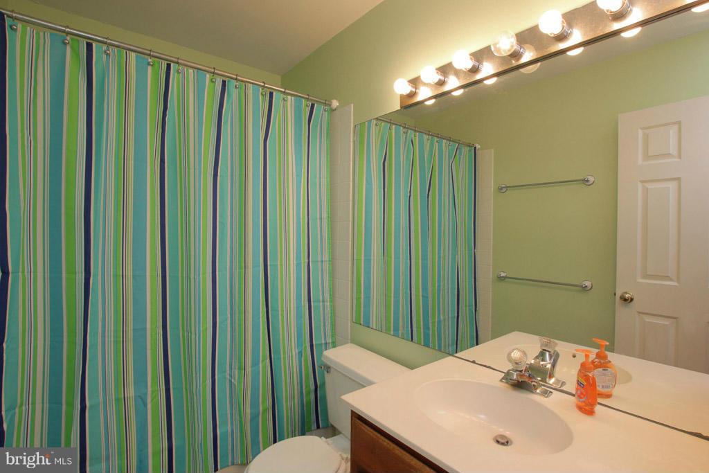 306 Harrogate Road Fredericksburg, VA 22406 - Photo 25 of 27 Bath