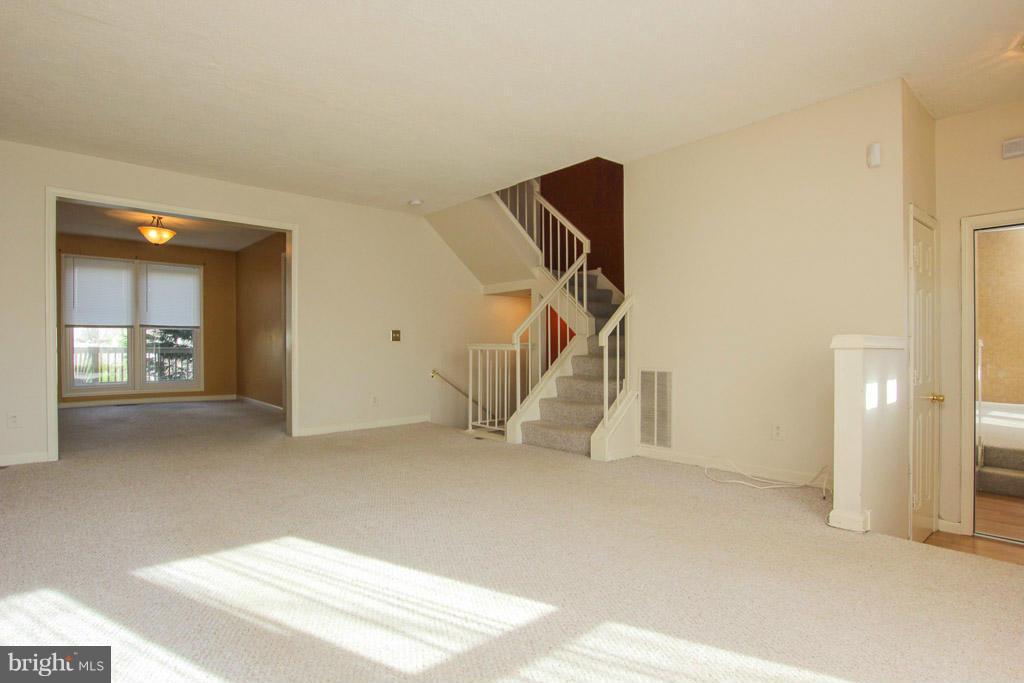 306 Harrogate Road Fredericksburg, VA 22406 - Photo 4 of 27 Living Room