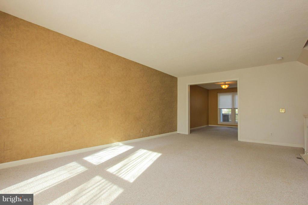 306 Harrogate Road Fredericksburg, VA 22406 - Photo 5 of 27 Living Room