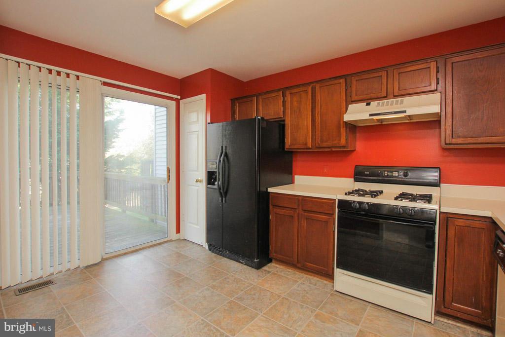 306 Harrogate Road Fredericksburg, VA 22406 - Photo 7 of 27 Kitchen