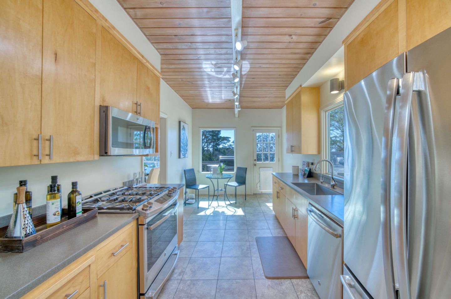 554 Francisco Street El Granada, CA 94018 - Photo 11 of 43 Gallery Image 11