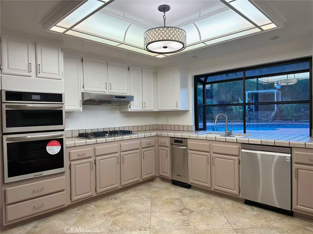 605 Cox Road San Marcos, CA 92069 - Photo 3 of 32