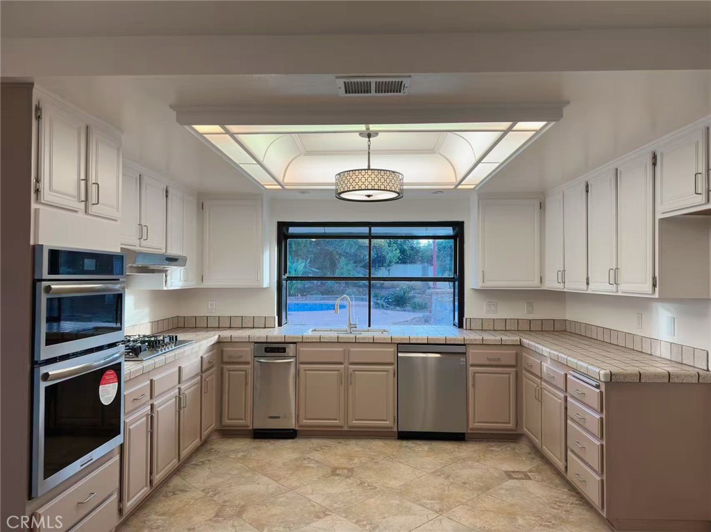 605 Cox Road San Marcos, CA 92069 - Photo 4 of 32