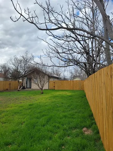 a view of yard with tree s