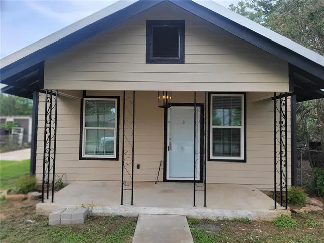 a view of entrance front of the house
