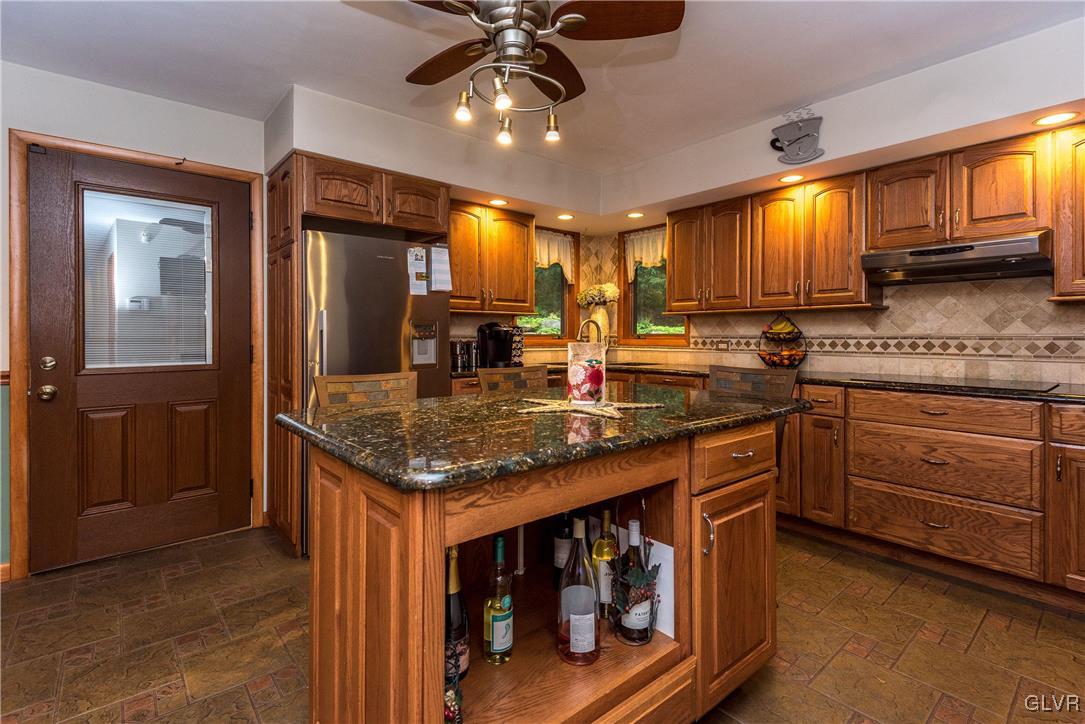 2310 Honeysuckle Road Allentown, PA 18103 - Photo 20 of 40 KITCHEN