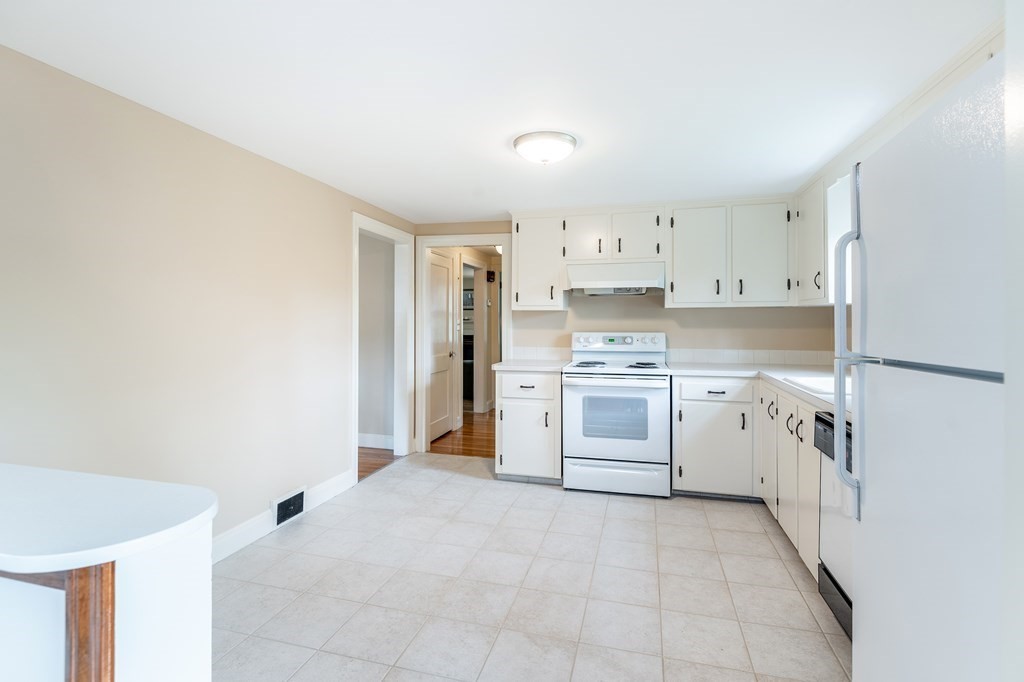 77 John Carver Road Reading, MA 01867 - Photo 11 of 28 Gallery Image 11