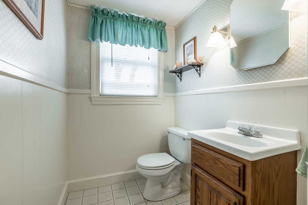 77 John Carver Road Reading, MA 01867 - Photo 17 of 28 Gallery Image 17