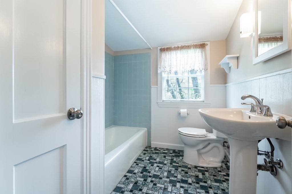 77 John Carver Road Reading, MA 01867 - Photo 18 of 28 Gallery Image 18