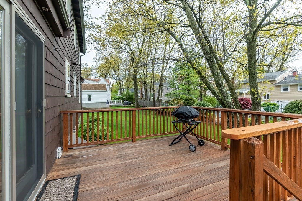77 John Carver Road Reading, MA 01867 - Photo 4 of 28 Gallery Image 4