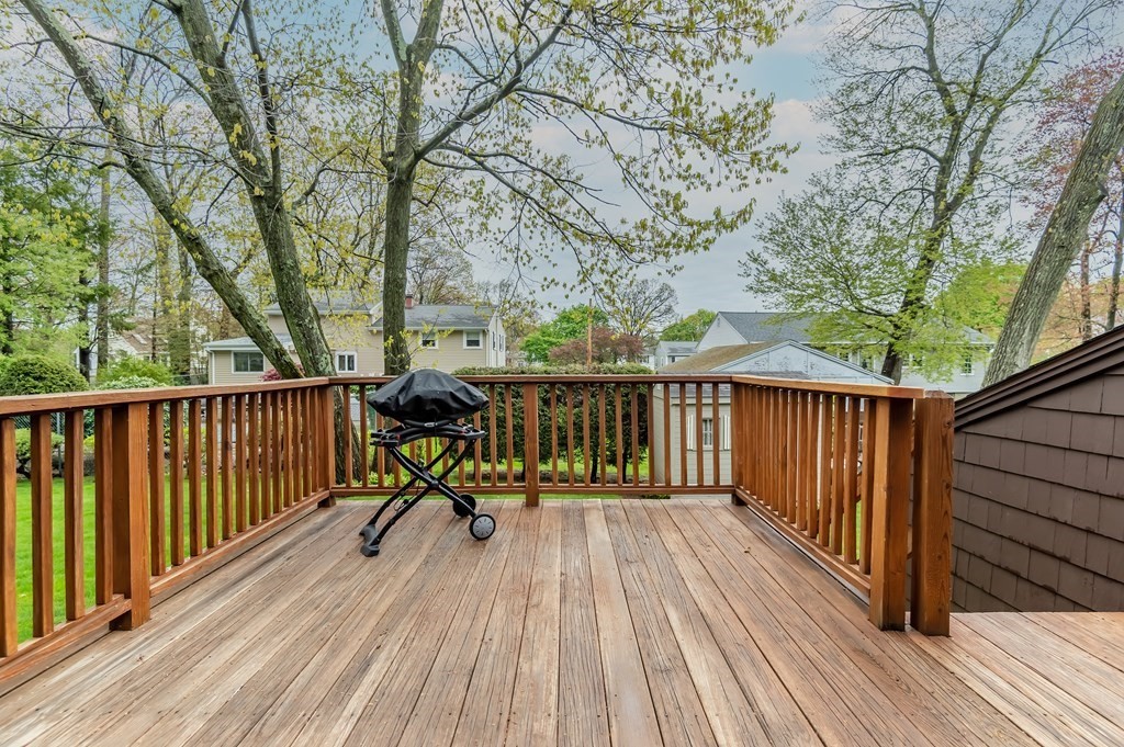 77 John Carver Road Reading, MA 01867 - Photo 5 of 28 Gallery Image 5