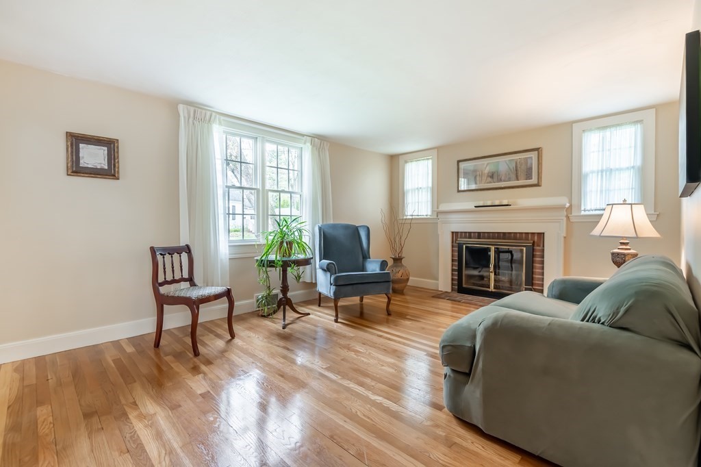 77 John Carver Road Reading, MA 01867 - Photo 6 of 28 Gallery Image 6