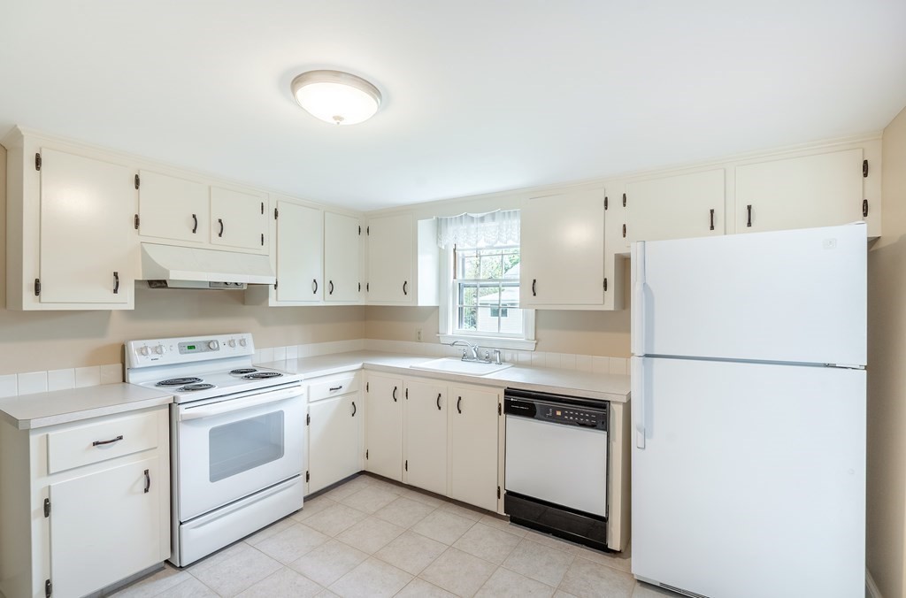 77 John Carver Road Reading, MA 01867 - Photo 10 of 28 Gallery Image 10