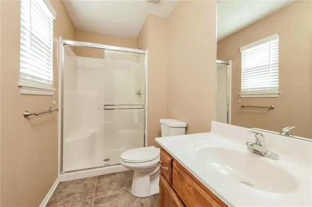 $2,085 | 1613 Northwest High View Drive, Grain Valley, MO 64029