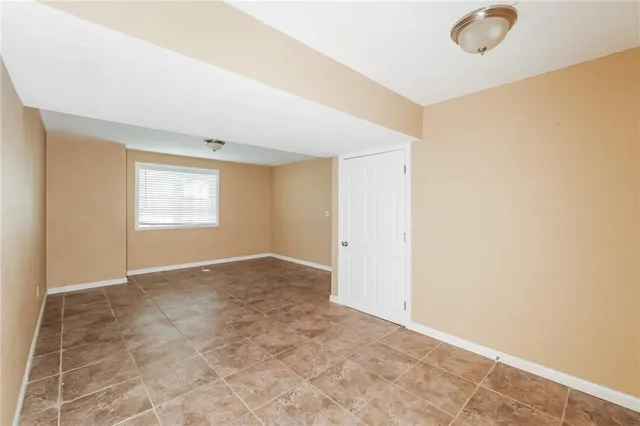 $2,085 | 1613 Northwest High View Drive, Grain Valley, MO 64029