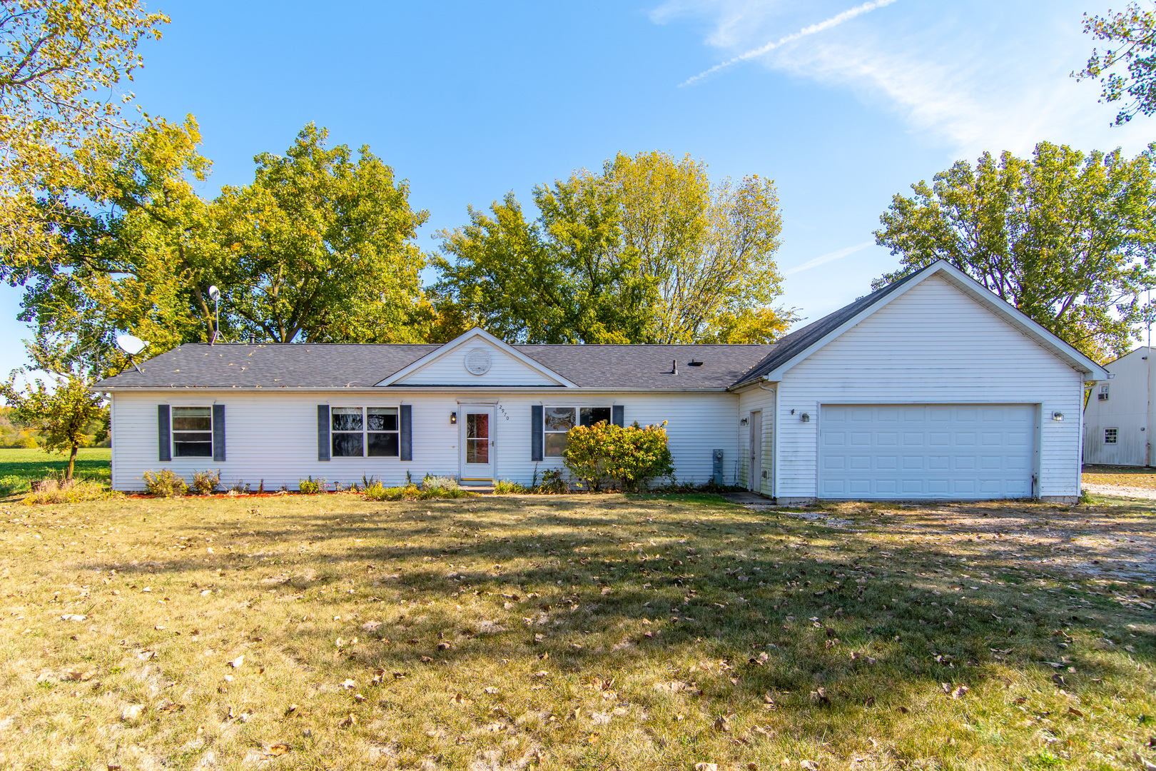 2970 North Dwight Road Morris, IL 60450 - Photo 2 of 43 a house with a garden