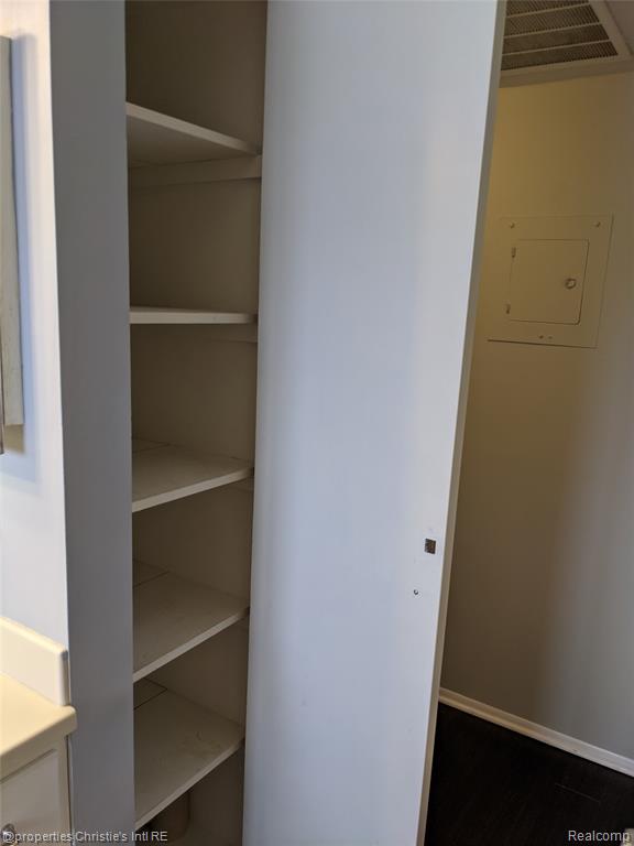 1514 Normandy Road, Unit 203 Royal Oak, MI 48073 - Photo 22 of 29
