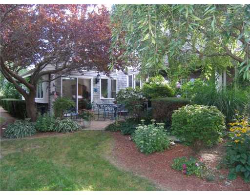 3 Beacon Hill Road, Unit B2 Newport, RI 02840 - Photo 11 of 12 Yard/Garden.