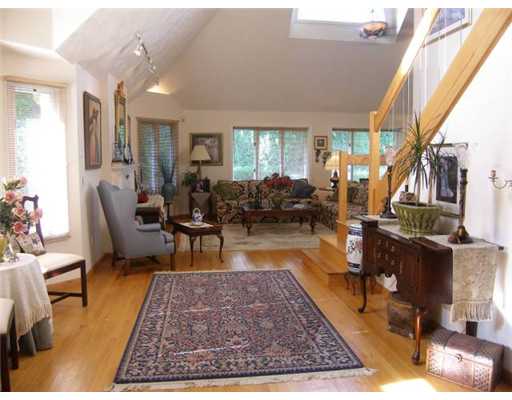 3 Beacon Hill Road, Unit B2 Newport, RI 02840 - Photo 2 of 12 Living Room.