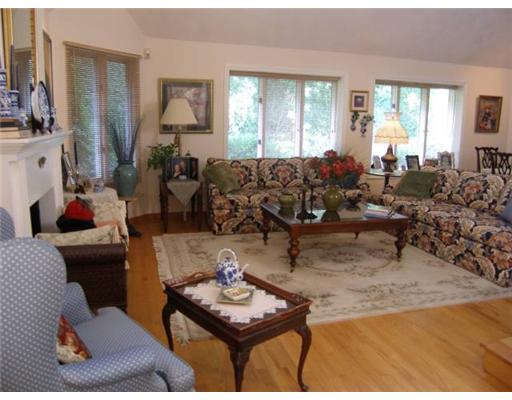 3 Beacon Hill Road, Unit B2 Newport, RI 02840 - Photo 3 of 12 Living Room.