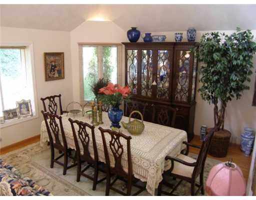 3 Beacon Hill Road, Unit B2 Newport, RI 02840 - Photo 4 of 12 Dining Room.