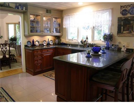 3 Beacon Hill Road, Unit B2 Newport, RI 02840 - Photo 5 of 12 Kitchen.