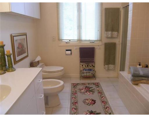 3 Beacon Hill Road, Unit B2 Newport, RI 02840 - Photo 9 of 12 Master Bath/Spa.
