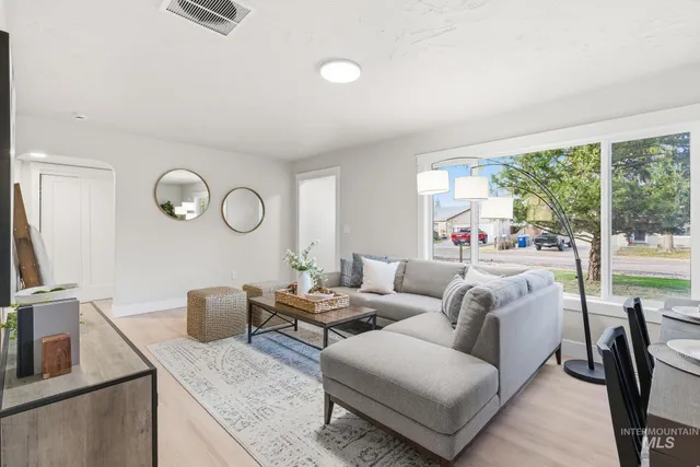 $575,000 | 325 West Howe Street, Boise, ID 83706