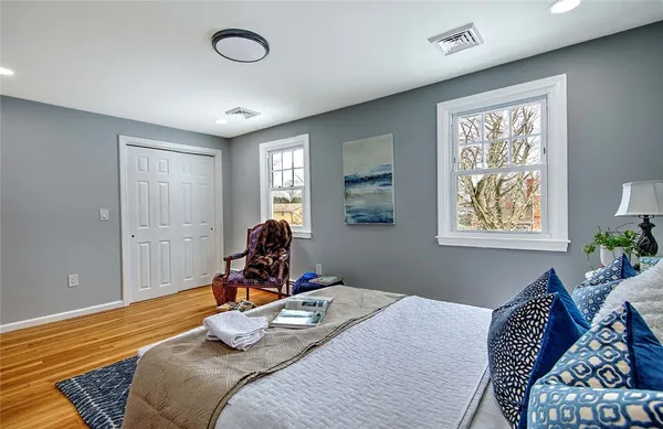 $949,900 | 3 Pinetop Road, Barrington, RI 02806