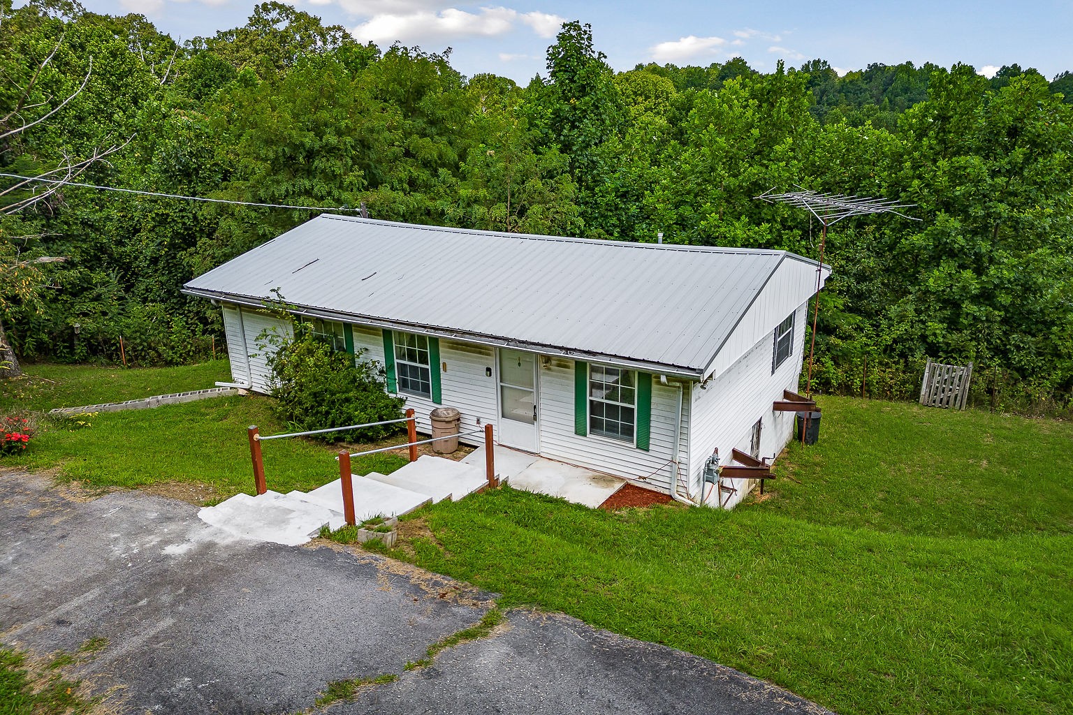 1183 Poss Road Smithville, TN 37166 - Photo 2 of 25