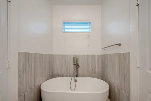 $3,000 | 30 North St Charles Street, Houston, TX 77003