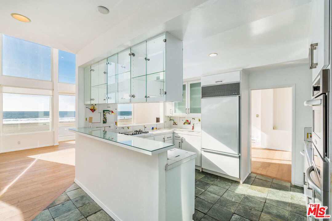 3711 Ocean Front Walk, Unit 3 Marina del Rey, CA 90292 - Photo 5 of 43