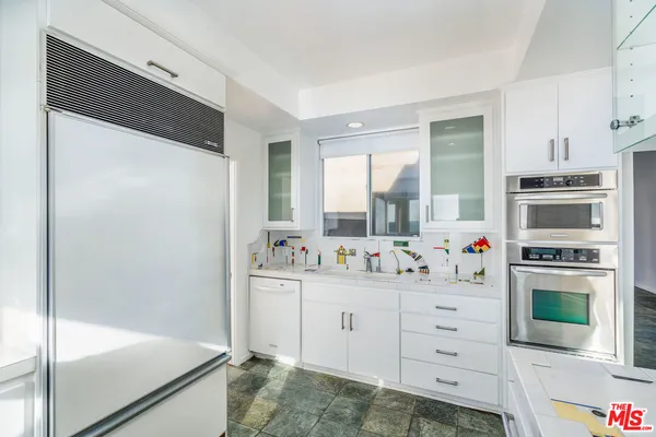 $10,900 | 3711 Ocean Front Walk, Unit 3, Marina del Rey, CA 90292