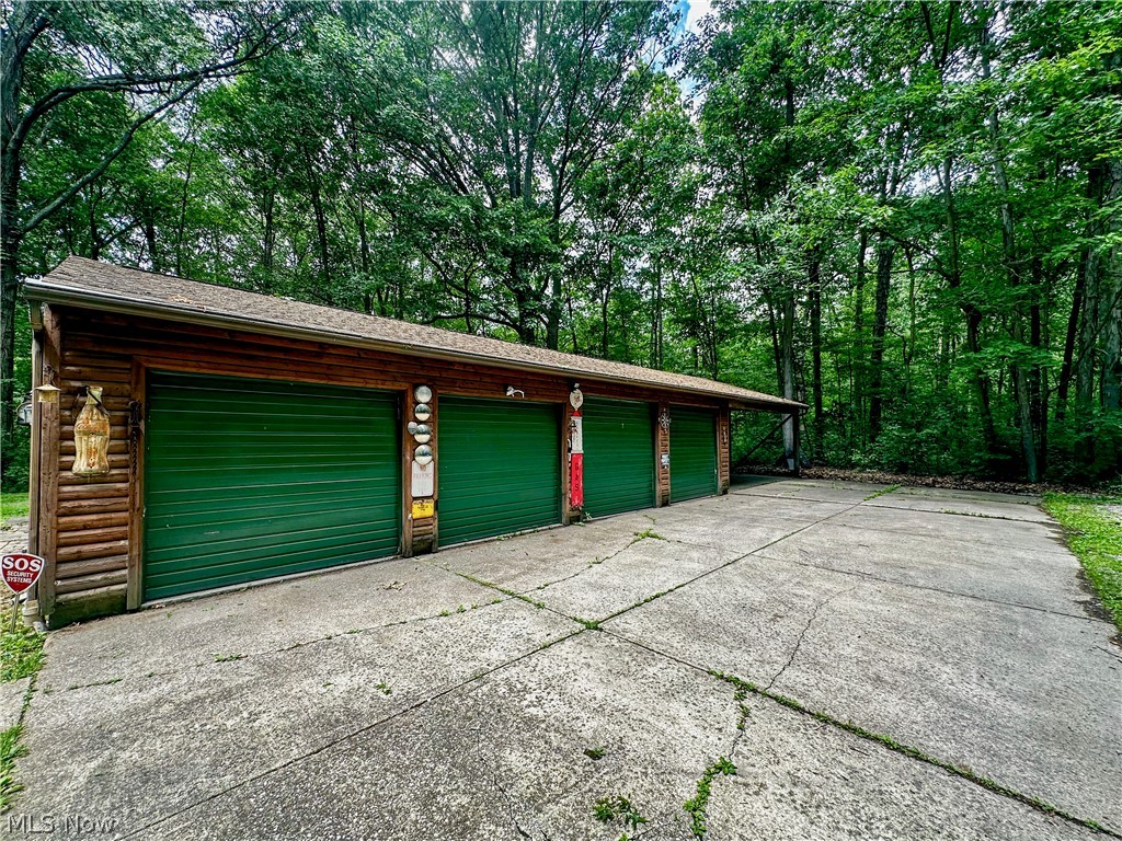 340 Tibbetts Wick Road Girard, OH 44420 - Photo 41 of 50 4+ car garage