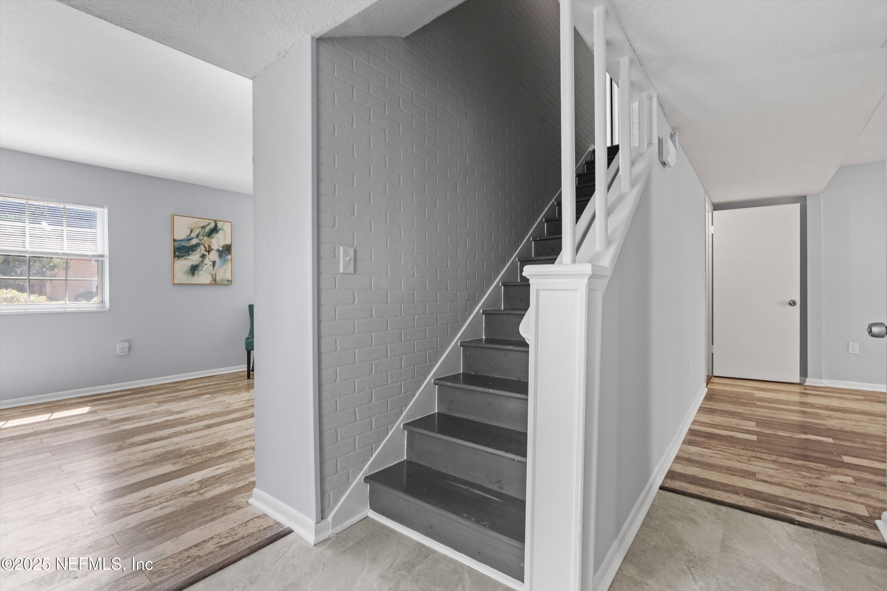 386 Raleigh Road, Unit 15 Jacksonville, FL 32225 - Photo 20 of 33 04-Foyer