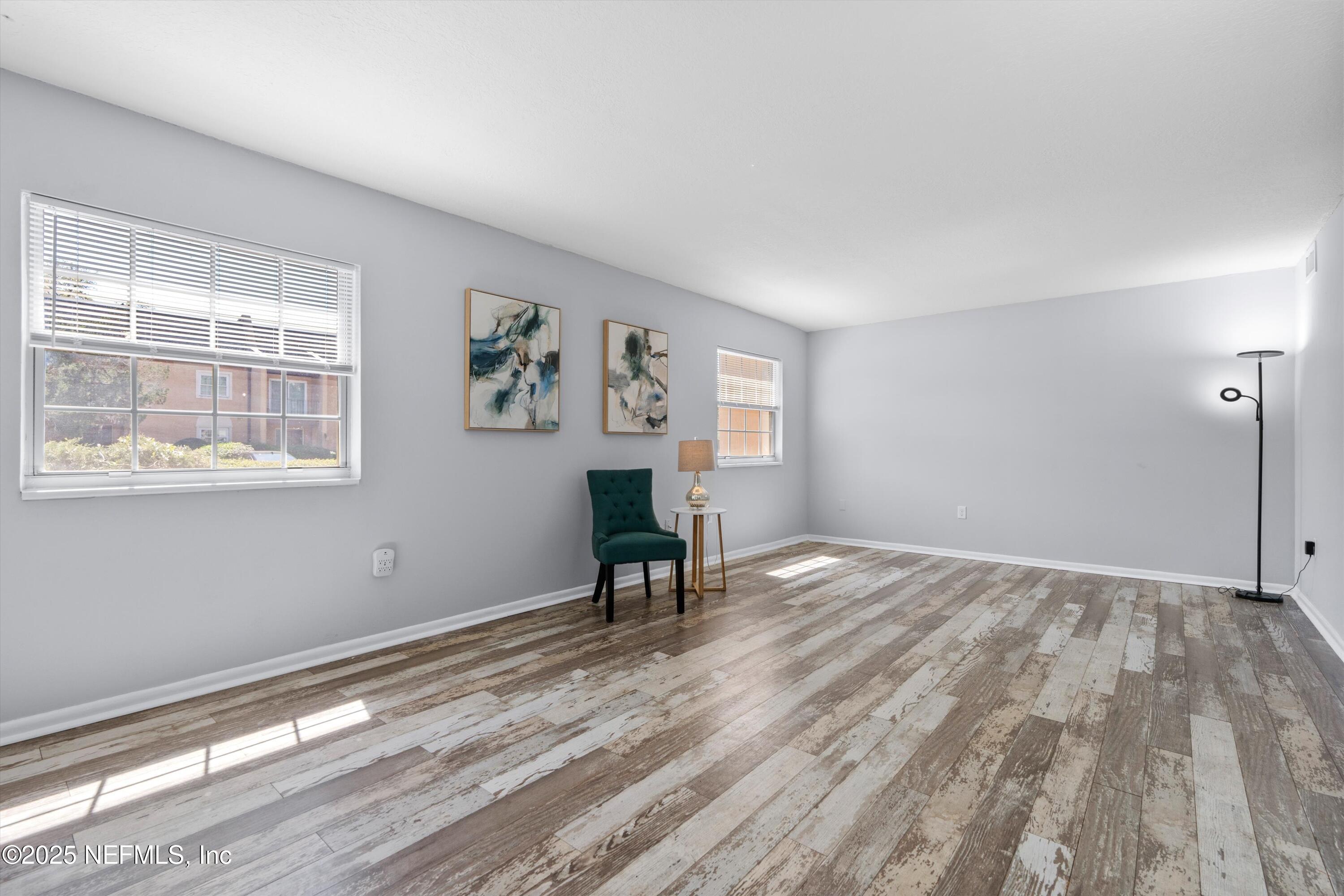 386 Raleigh Road, Unit 15 Jacksonville, FL 32225 - Photo 21 of 33 05-Family Room