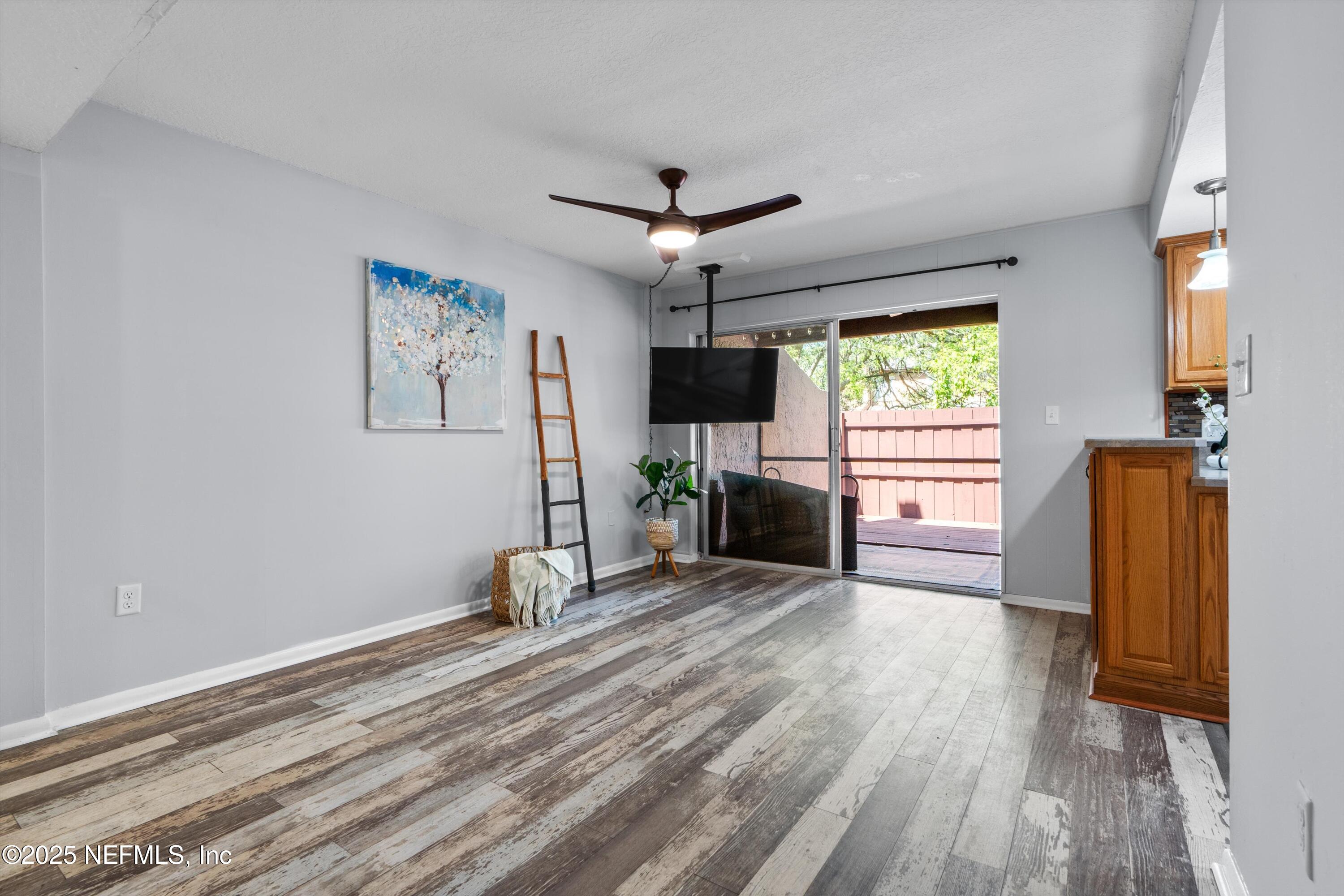 386 Raleigh Road, Unit 15 Jacksonville, FL 32225 - Photo 22 of 33 08-Living and Dining