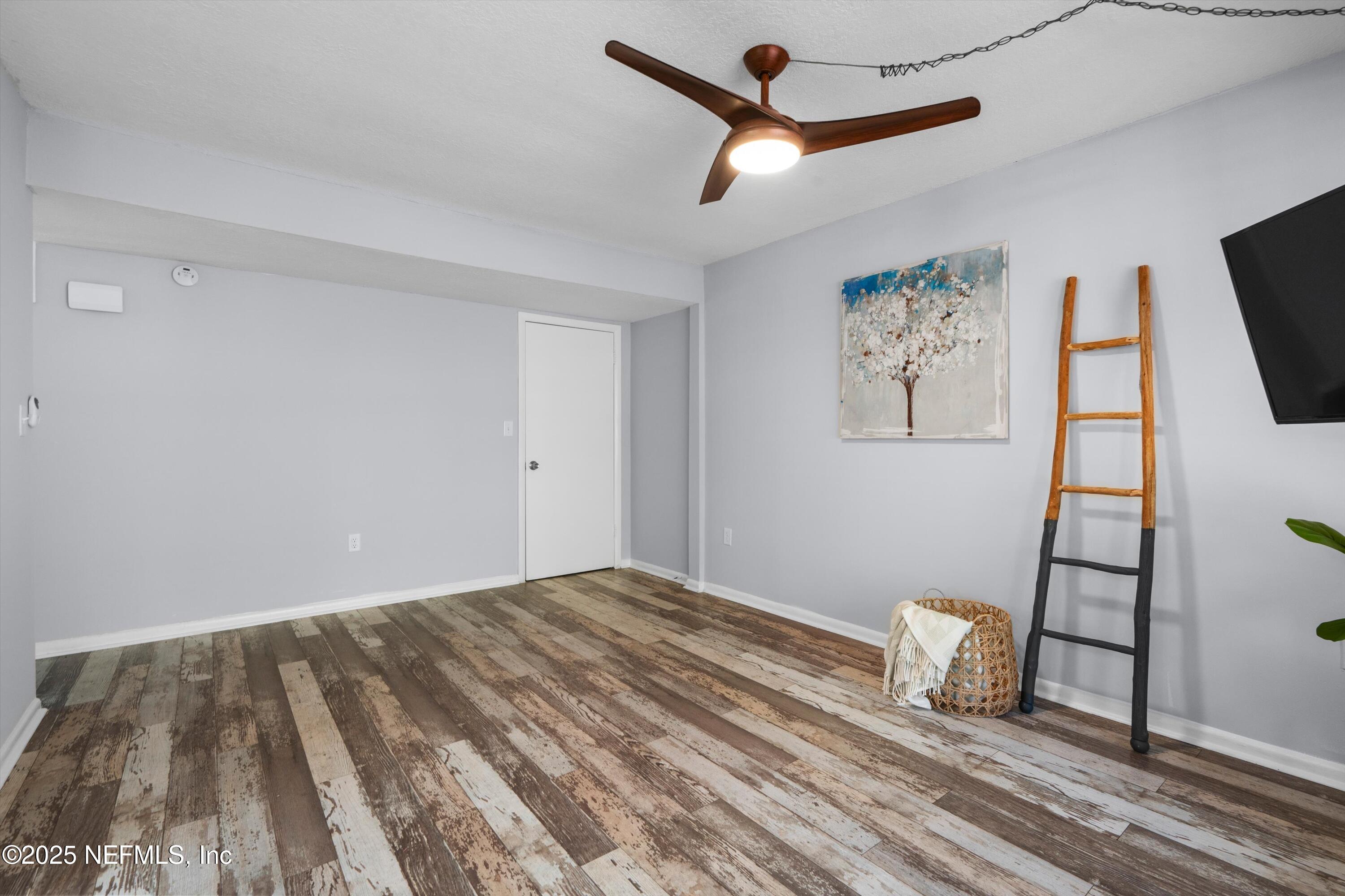 386 Raleigh Road, Unit 15 Jacksonville, FL 32225 - Photo 23 of 33 10-Living and Dining