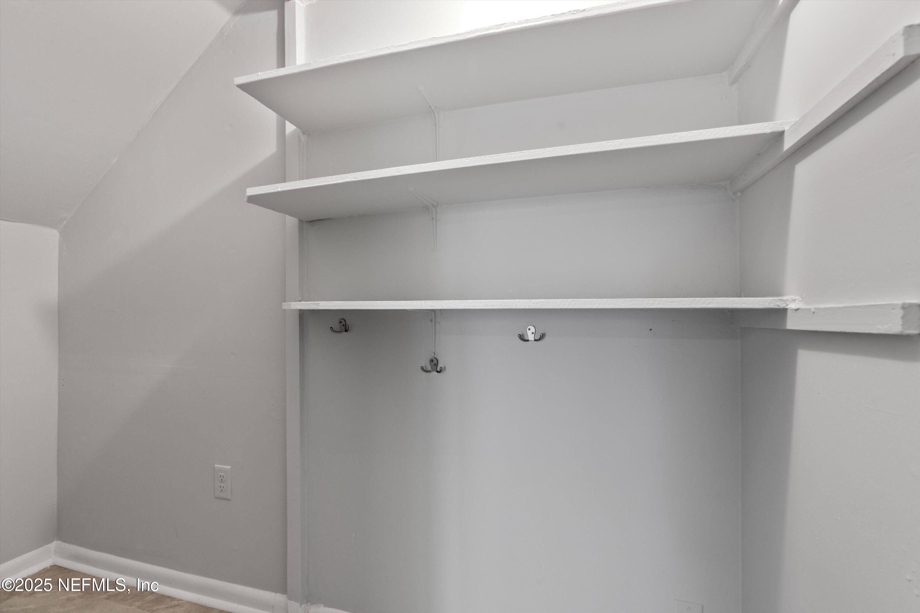 386 Raleigh Road, Unit 15 Jacksonville, FL 32225 - Photo 28 of 33 11-Closet