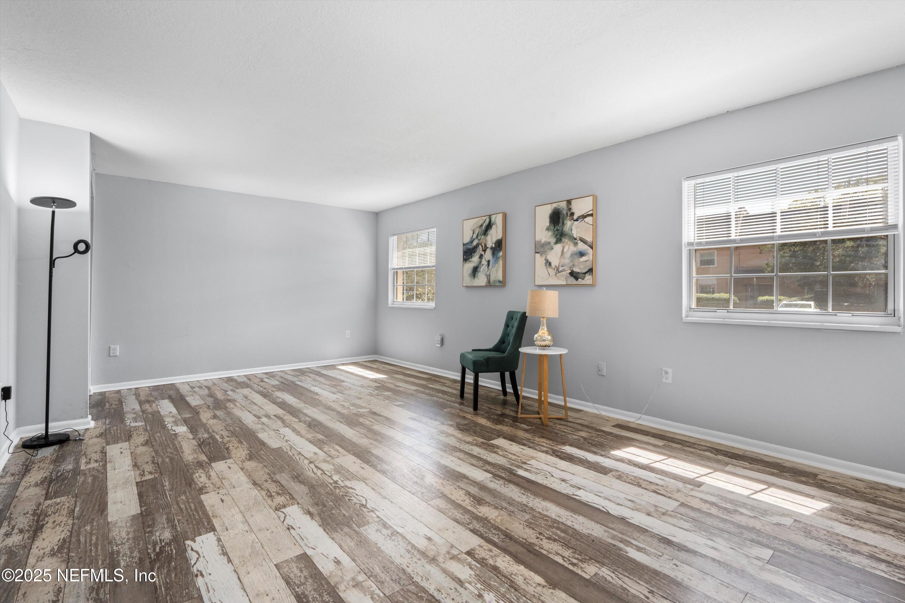 386 Raleigh Road, Unit 15 Jacksonville, FL 32225 - Photo 5 of 33 06-Family Room