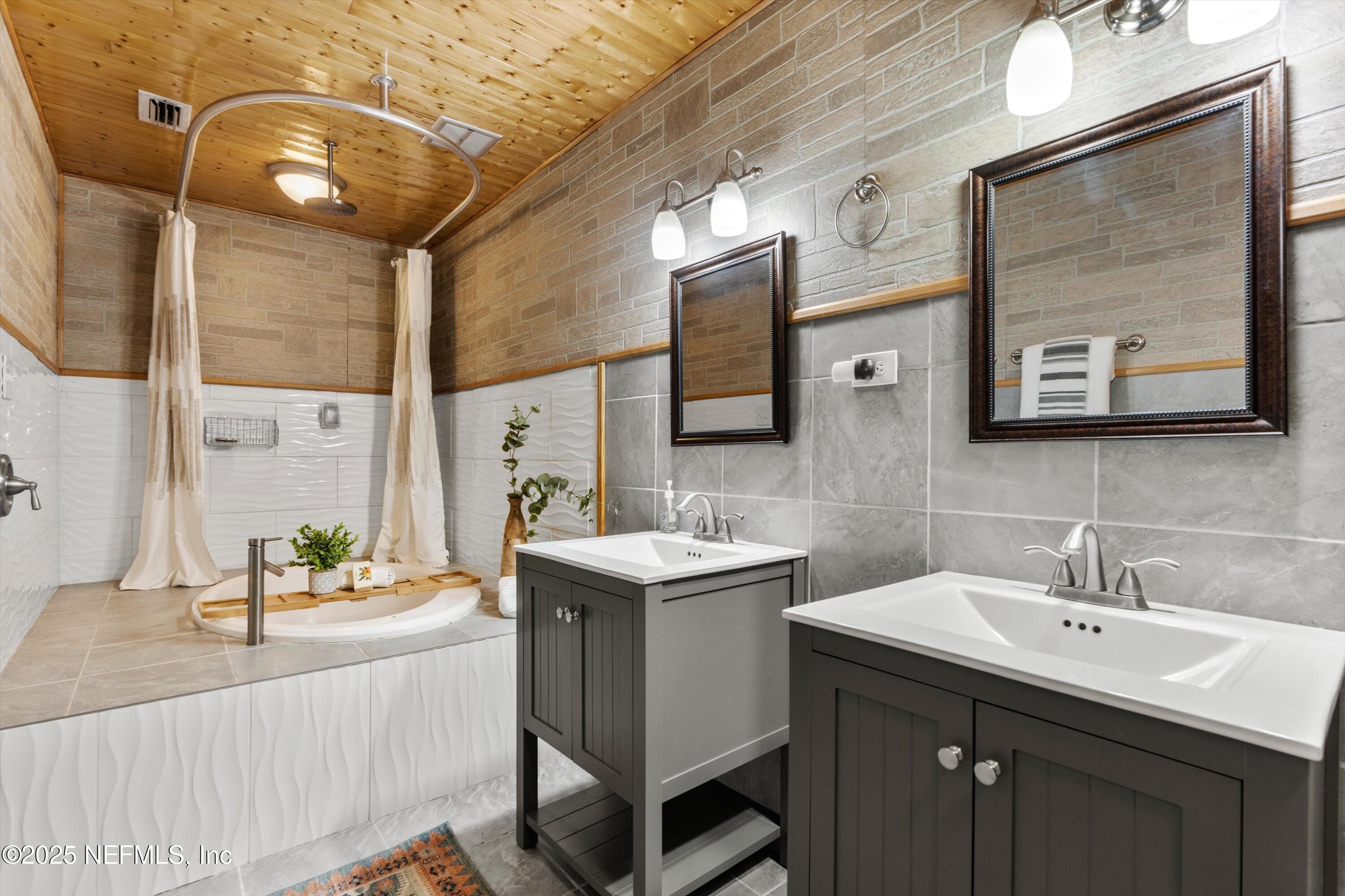 386 Raleigh Road, Unit 15 Jacksonville, FL 32225 - Photo 9 of 33 18-Primary Bathroom