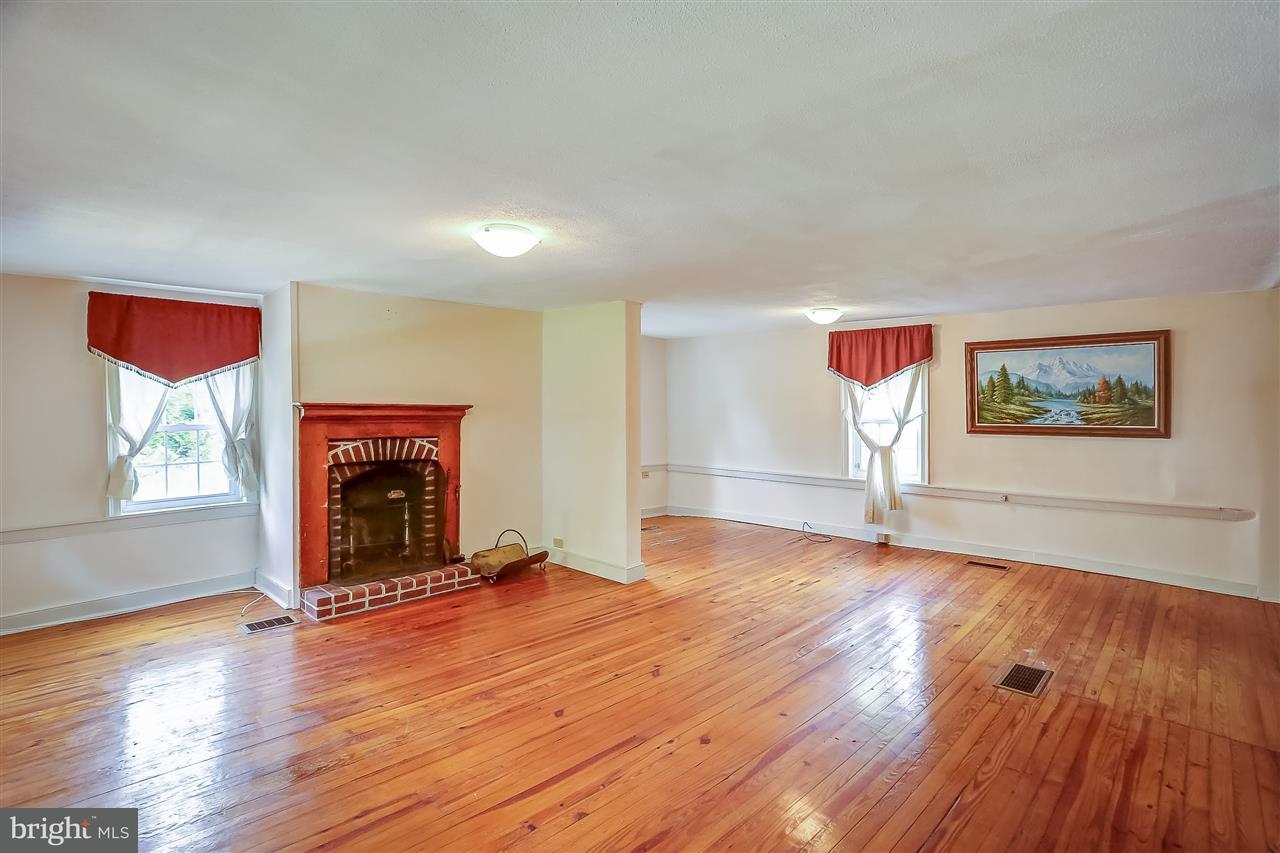 1007 Burnt House Road Carlisle, PA 17015 - Photo 4 of 25 Gallery Image 4