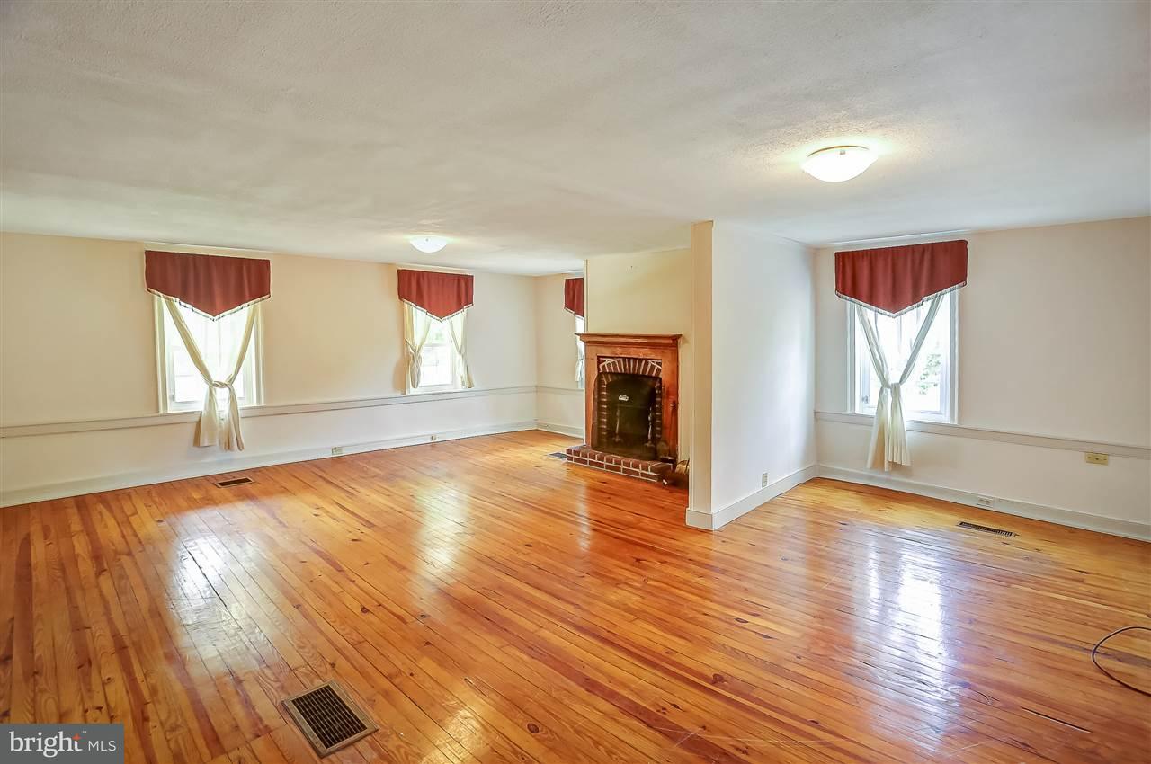 1007 Burnt House Road Carlisle, PA 17015 - Photo 5 of 25 Gallery Image 5