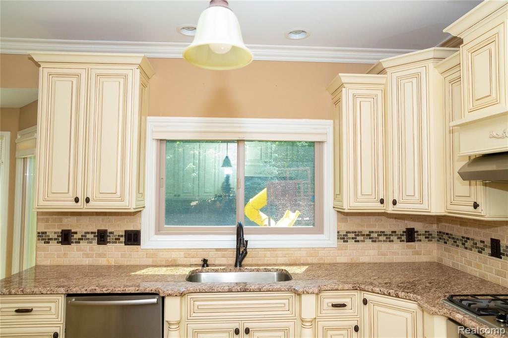 743 Woodfield Way Rochester Hills, MI 48307 - Photo 20 of 27
