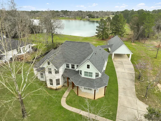 a picture of lake view