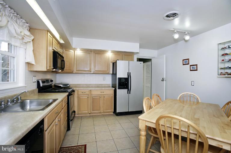 3013 Southview Road Ellicott City, MD 21042 - Photo 15 of 17 Kitchen