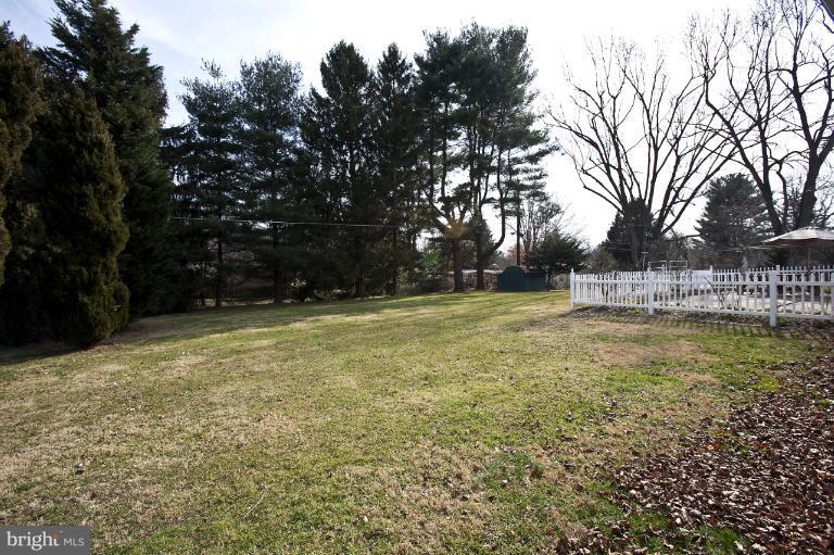 3013 Southview Road Ellicott City, MD 21042 - Photo 3 of 17 Spacious Yard