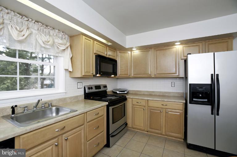3013 Southview Road Ellicott City, MD 21042 - Photo 4 of 17 Kitchen
