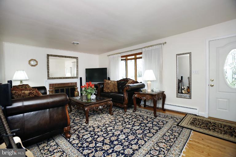 3013 Southview Road Ellicott City, MD 21042 - Photo 10 of 17 Living Room